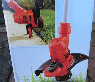 Weed trimmer, Nature, Garden, Plants, Yard work, lifestyle blogger, life blog, blogger, black and decker