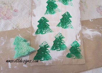 Holiday bags, Christmas décor, Christmas gifts, sponge painting, recycle, upcycle, easy crafts, crafts for kids, holiday décor, easy techniques, crafts, gift giving, craft projects, 